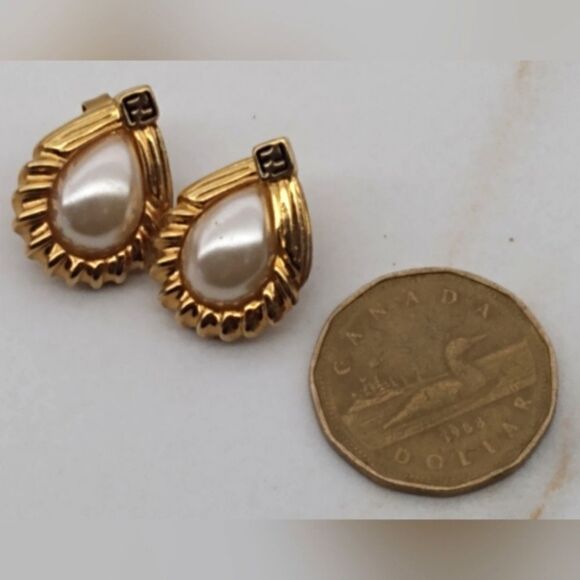 Fendi Pearl Gold Tone Vintage Pierced Earrings - Picture 11 of 13